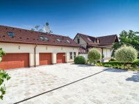 Eladó családi ház, Orosházán 1333.5 M Ft, 10 szobás