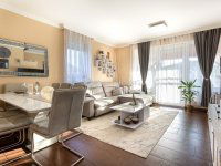 Eladó sorház, Nagytarcsán 126 M Ft, 4 szobás