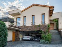 Eladó családi ház, Pécsett 460 M Ft, 8 szobás