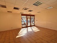 Kiadó üzlethelyiség, Békéscsabán 300 E Ft / hó, 2 szobás