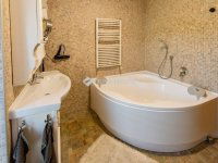 Eladó családi ház, Pécsett 460 M Ft, 8 szobás