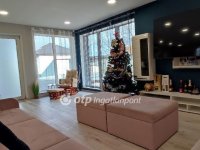 Eladó családi ház, Pápán 180 M Ft, 5+2 szobás