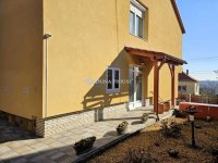Eladó családi ház, Pécsett 199 M Ft, 5 szobás