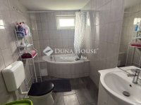 Eladó családi ház, Siklóson 50 M Ft, 5 szobás