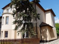 Eladó családi ház, Vecsésen 395 M Ft, 8 szobás