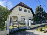 Eladó családi ház, Keszthelyen 89 M Ft, 7 szobás