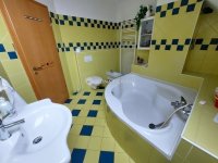 Eladó családi ház, III. kerületben 229 M Ft, 5 szobás