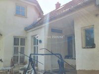 Eladó családi ház, Pécsett 80 M Ft, 5 szobás