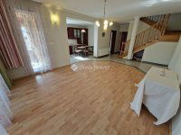 Eladó családi ház, Baján 77.9 M Ft, 6 szobás