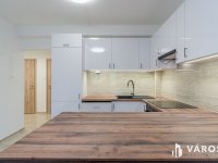 Eladó panellakás, Szegeden 74.9 M Ft, 5 szobás