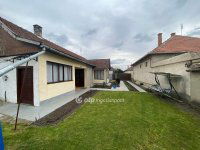 Eladó családi ház, Békésen 12 M Ft, 2 szobás