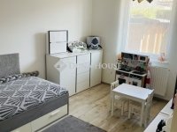 Eladó családi ház, Pécsett 174.9 M Ft, 4 szobás