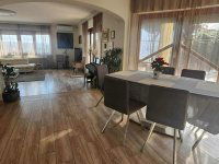 Eladó családi ház, Pécsett 249.9 M Ft, 6 szobás