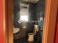 Eladó családi ház, Pécsett 79.9 M Ft, 7 szobás