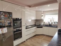 Eladó családi ház, Komáromban 180 M Ft, 8 szobás