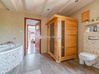 Eladó családi ház, Szegeden 225 M Ft, 7 szobás