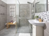 Eladó családi ház, XVI. kerületben 247.7 M Ft, 5 szobás