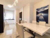 Eladó téglalakás, Vecsésen 119.9 M Ft, 5 szobás