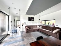 Eladó családi ház, Pécsett 149 M Ft, 5 szobás