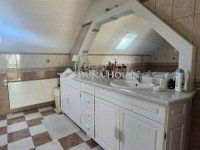 Eladó családi ház, Pécsett 199.9 M Ft, 6 szobás