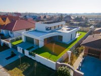 Eladó családi ház, Balatonkeresztúron 550 M Ft, 4+3 szobás