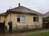 Eladó családi ház, Vácszentlászlón 46 M Ft, 41+1 szobás