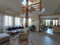 Eladó családi ház, XVII. kerületben 249 M Ft, 9 szobás