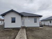 Eladó ikerház, Kiskunlacházán 71 M Ft, 4 szobás