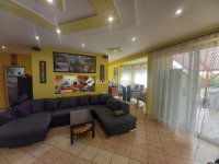 Eladó családi ház, Vecsésen 198.9 M Ft, 6 szobás