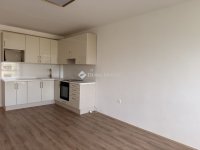 Eladó panellakás, Pécsett 64.9 M Ft, 3 szobás