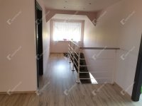 Eladó családi ház, Komáromban 180 M Ft, 8 szobás