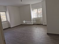 Eladó téglalakás