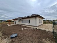 Eladó családi ház, Kulcson 85 M Ft, 4 szobás