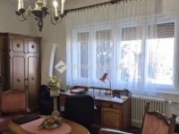 Eladó családi ház, Pécsett 199 M Ft, 8 szobás