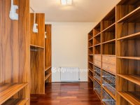 Eladó családi ház, Telkin 399.9 M Ft, 6 szobás