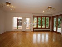 Eladó családi ház, Kecskeméten 248 M Ft, 8 szobás