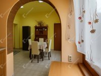 Eladó családi ház, Debrecenben 92 M Ft, 8 szobás