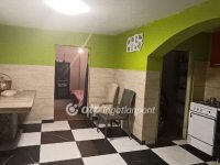 Eladó családi ház, Kunszentmiklóson 26.5 M Ft, 2 szobás