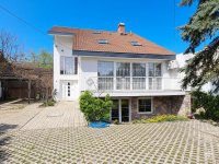 Eladó családi ház, XV. kerületben 179.9 M Ft, 8 szobás