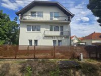 Eladó ikerház, Gödöllőn 224 M Ft, 7 szobás