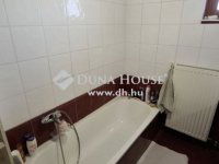 Eladó családi ház, Felsőpakonyban 84.9 M Ft, 9 szobás