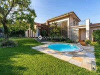 Eladó családi ház, Pécsett 460 M Ft, 8 szobás