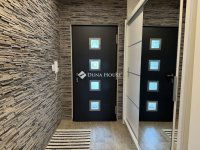 Eladó családi ház, Péterin 159 M Ft, 3 szobás