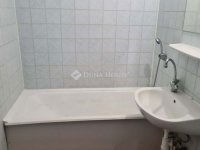 Kiadó panellakás, albérlet, Pécsett 170 E Ft / hó, 3 szobás