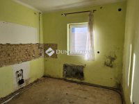 Eladó családi ház, Pécsett 54.99 M Ft, 3 szobás