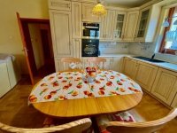 Eladó családi ház, Pécsett 250 M Ft, 9 szobás