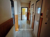 Eladó téglalakás, Veszprémben 69.8 M Ft, 3 szobás