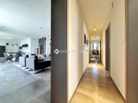 Eladó családi ház, Pécsett 425 M Ft, 4 szobás