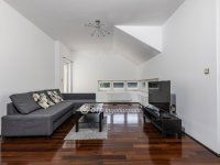 Eladó családi ház, Telkin 399.9 M Ft, 6 szobás