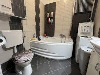 Eladó családi ház, VIII. kerületben 329 M Ft, 5 szobás